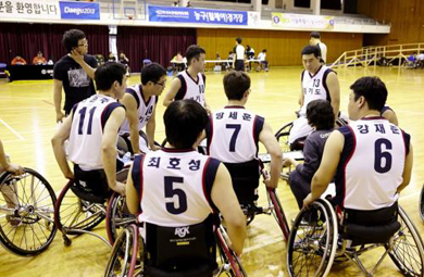 휠체어농구 경기사진